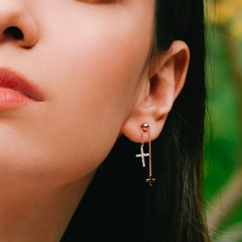 Model Wear juju Cross Diamond Earring