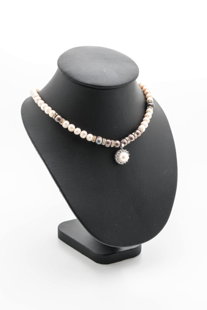 beautiful-luxury-necklace-jewelry