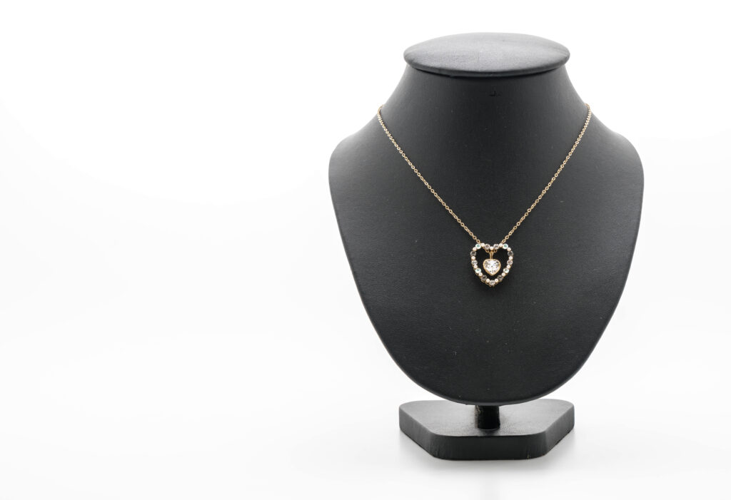 luxury-necklace-jewelry-stand-neck